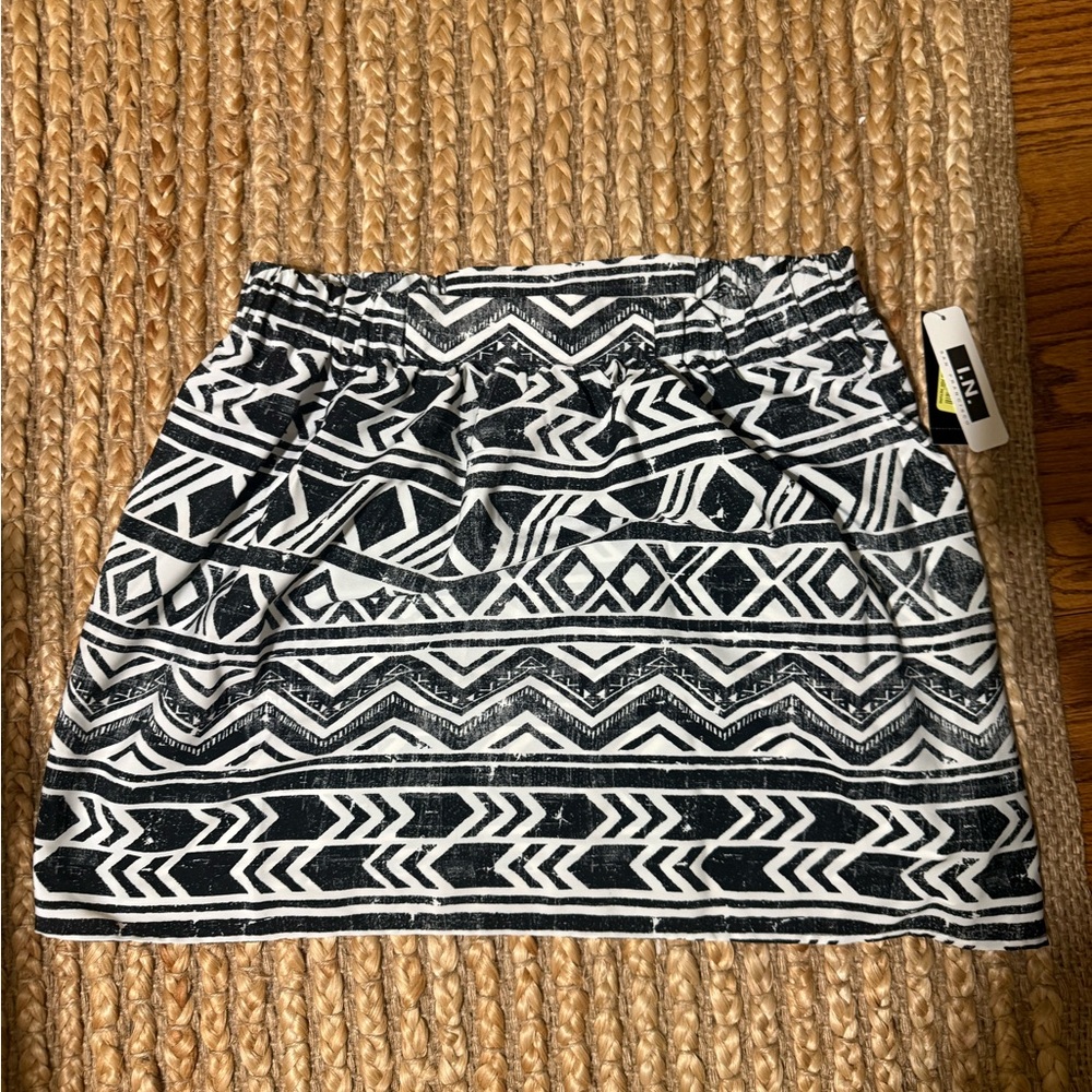 I.N. San Francisco Black and White Geometric Mini Skirt